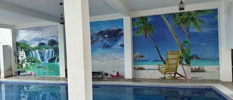 Piscine couverte, piscine extérieure