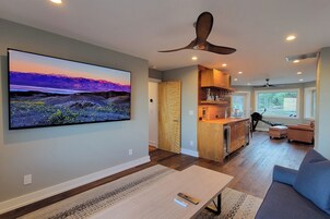 Casa de lujo, vistas a la montaña | Zona de estar | Una televisión de pantalla plana