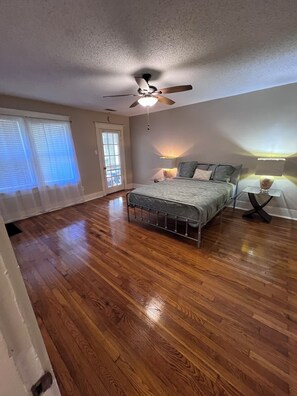 3 makuuhuonetta, silitysrauta/-lauta, Wi-Fi, vuodevaatteet