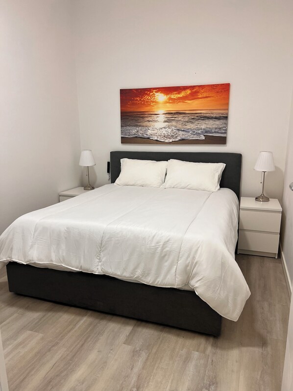 2 bedrooms, iron/ironing board, WiFi, bed sheets - Sunny Sands Apartment (Livorno)