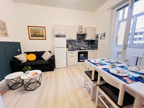 Interior - Sunny Sands Apartment (Livorno)