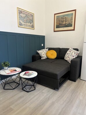 Living area - Sunny Sands Apartment (Livorno)