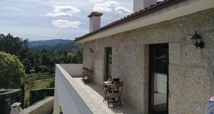 CASA DA ADEGA
Inserida em pequena aldeia pacata em terras de Bouro, GERÊS