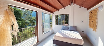 Marvelous 5-bedroom house with WiFi in Guaduas