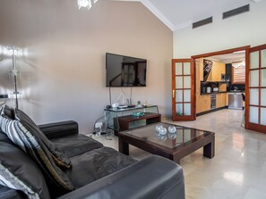 TV - Oasis Tauro beach 3BR (Mogán)
