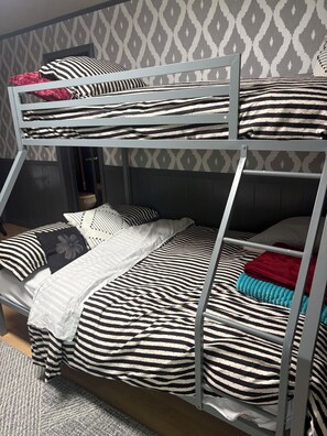 3 chambres, fer et planche à repasser, Wi-Fi gratuit, draps fournis