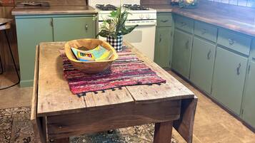 Produits de nettoyage écologiques fournis, serviettes en papier