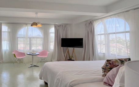 Premium bedding, pillowtop beds, in-room safe, individually decorated. Ipan Noya