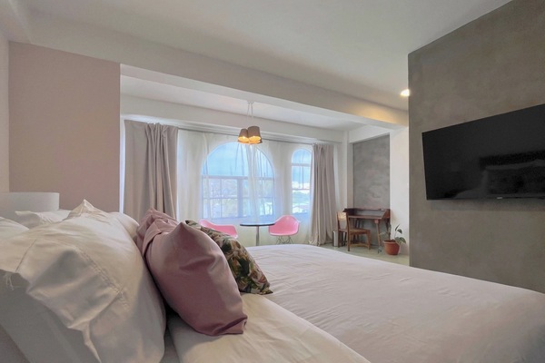 Premium bedding, pillowtop beds, in-room safe, individually decorated