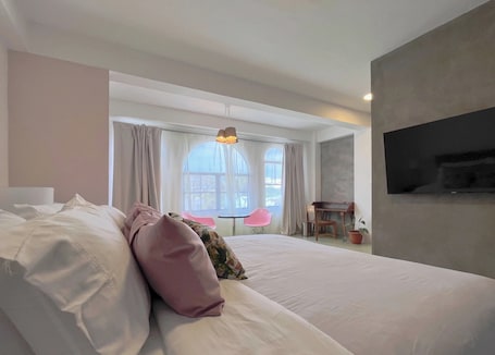 Premium bedding, pillowtop beds, in-room safe, individually decorated