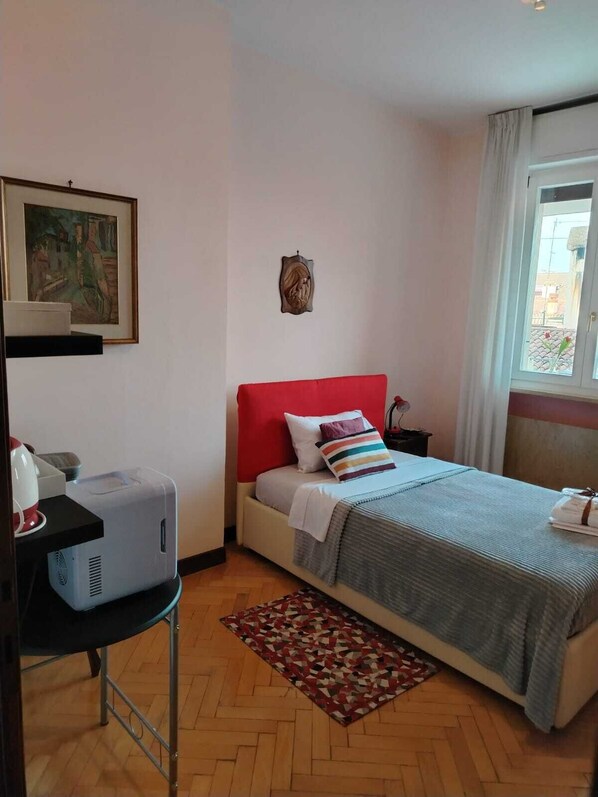 In-room safe, blackout curtains, iron/ironing board - califano (Verona)