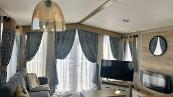 Chalet | Living area | TV, fireplace