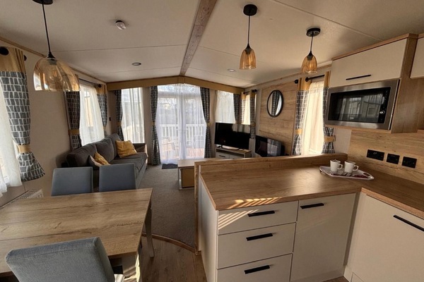 Chalet | Living area | TV, fireplace