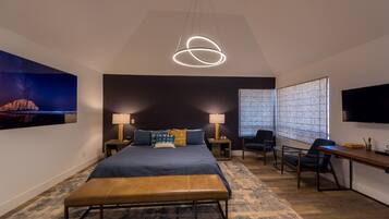 3 bedrooms, desk, iron/ironing board, travel crib