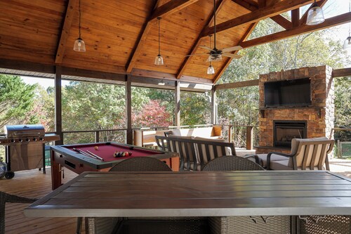 Luxury 7BR Equestrian Estate Farmhouse Near Tryon Equestrian Center/Lake Lure