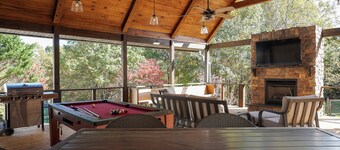 Luxury 7BR Equestrian Estate Farmhouse Near Tryon Equestrian Center/Lake Lure