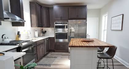 Luxury 7BR Equestrian Estate Farmhouse Near Tryon Equestrian Center/Lake Lure