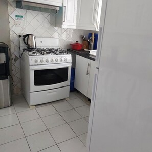 Apartment, 2 Bedrooms, Balcony, Garden View | Private kitchen