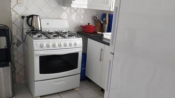 Apartment, 2 Bedrooms, Balcony, Garden View | Private kitchen