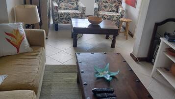 Apartment, 2 Bedrooms, Balcony, Garden View | Living area