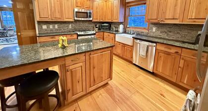 Featuring hot tub, pool table and sauna!