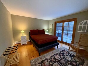 5 bedrooms, desk, free WiFi, bed sheets