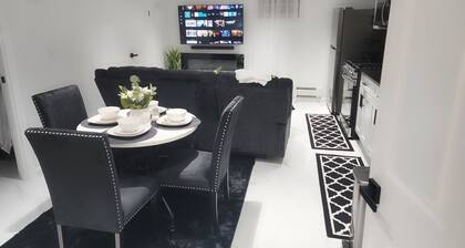 Take it easy at this unique and tranquil getaway. Free Wifi, Free street Parking