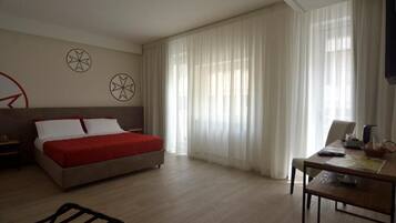 Desk, laptop workspace, soundproofing, free WiFi