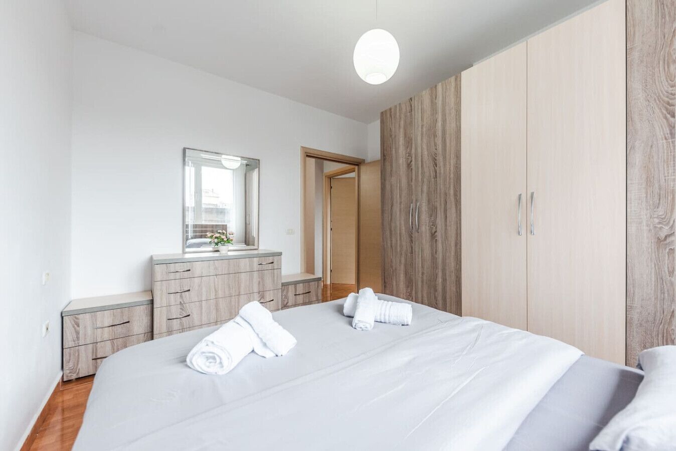 3 dormitorios, tabla de planchar con plancha, wifi gratis y ropa de cama