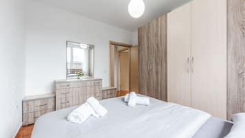 3 bedrooms, iron/ironing board, free WiFi, bed sheets