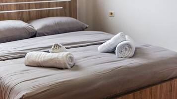 3 chambres, fer et planche à repasser, Wi-Fi gratuit, draps fournis