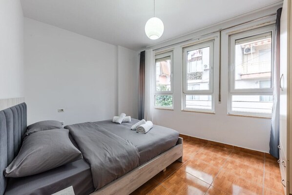 3 habitaciones, tabla de planchar con plancha y wifi gratis 
