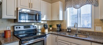 Charming 3-bedroom Duplex unit in Cottage Grove