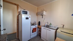 Fridge, microwave, oven, coffee/tea maker