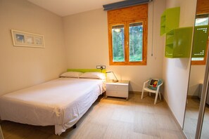 3 chambres, fer et planche à repasser, Wi-Fi gratuit