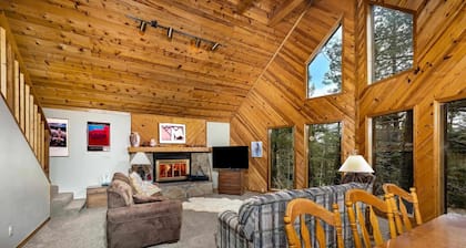 Charming 3-bedroom Angel Fire cabin