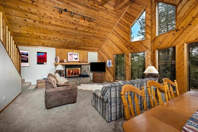 Charming 3-bedroom Angel Fire cabin