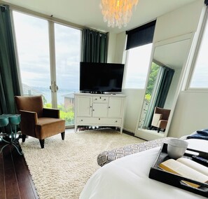 5 bedrooms, iron/ironing board, travel crib, free WiFi