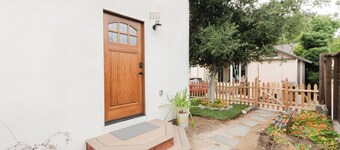 Brand new quiet and cozy tiny home in the Arroyo!