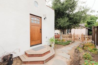 Brand new quiet and cozy tiny home in the Arroyo!