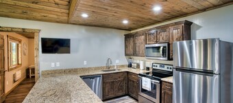 Queen Suite at Ponds Lodge Cabin 6 Unit 4