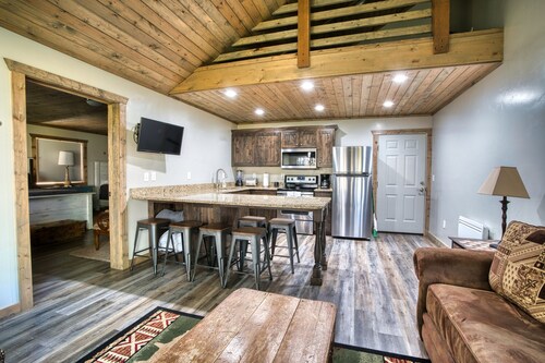 Queen Suite at Ponds Lodge Cabin 6 Unit 4