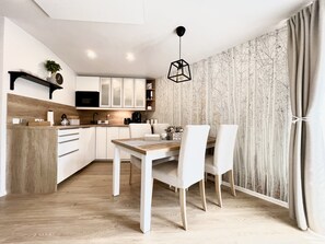 Apartment | Dining - Villa in Doksy Near Macha Lake (Doksy)