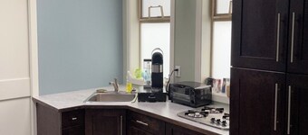 Bright and Cozy cabin. Gold River. Perfect for single person or couple.