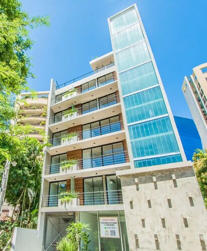 Cozy 1-bedroom apartment in charming Asunción with AC, fitness room, WiFi