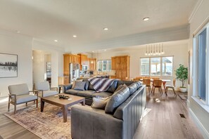 Smart TV, fireplace, table football, ping pong