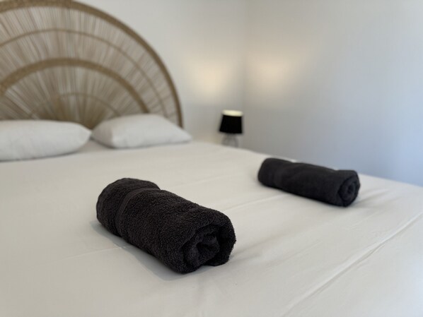 2 chambres, fer et planche à repasser, Wi-Fi gratuit, draps fournis