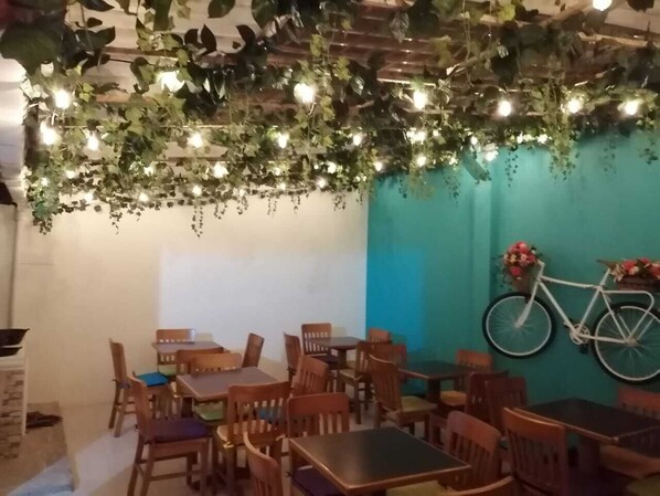 ห้องพัก, 1 ห้องนอน, พร้อมสิ่งอำนวยความสะดวกสำหรับผู้พิการ, สูบบุหรี่ได้ | ร้านอาหาร