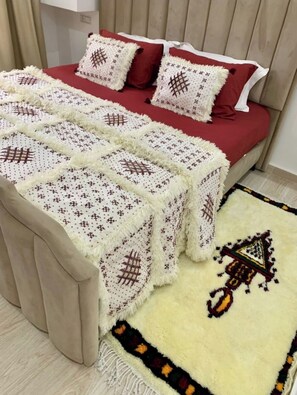 3 habitaciones, tabla de planchar con plancha, wifi y ropa de cama