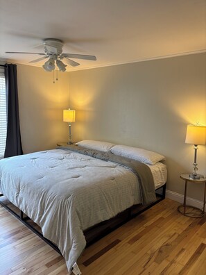 1 bedroom, WiFi, bed sheets - 7th Street Hangout Loft Loft. Close to all the local spots. Walking Distance (Fort Worth)